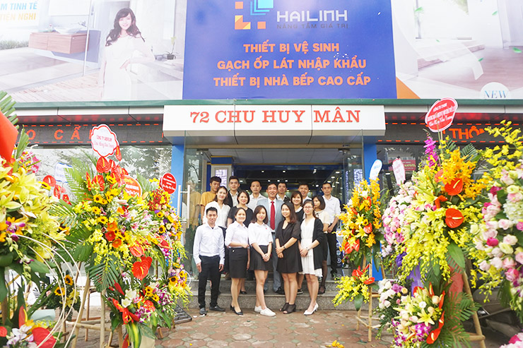 Cán bộ công nhân viên Hải Linh tại buổi lễ khai trương