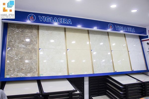  mẫu gạch lát nền Viglacera 60x60 được sếp trên kệ tại Showroom Hải Linh