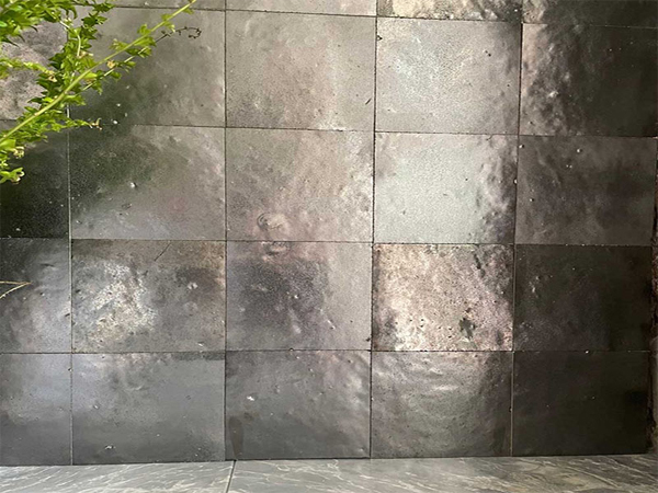 Gach van kim loai ngoai that