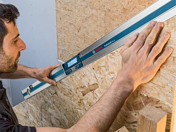 can-chinh-be-mat-tuong-op-1 Can chinh be mat gach op tuong