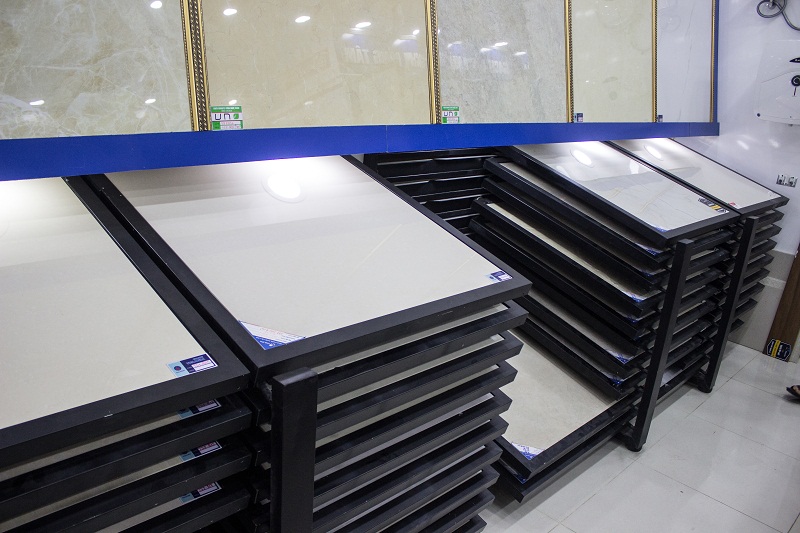Gạch lát nền khổ lớn tại showroom Hải Linh 1