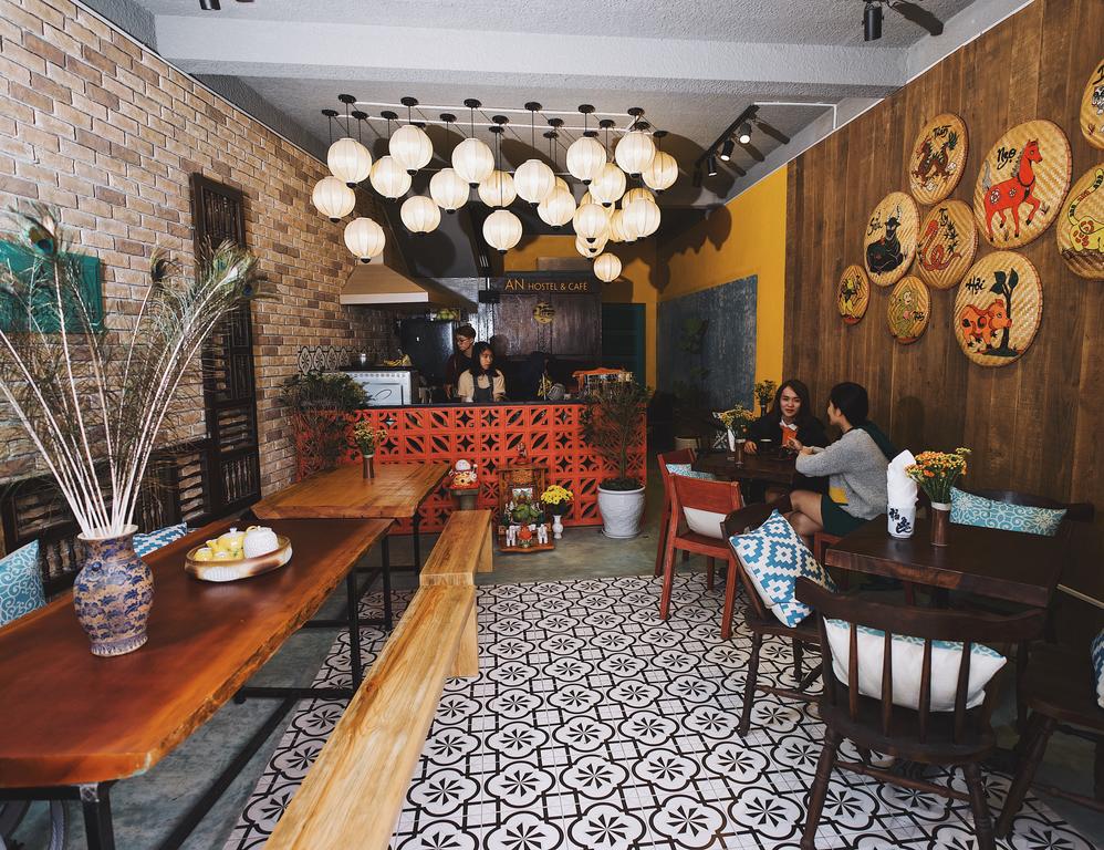 Gach lat nen cho quan cafe don gian