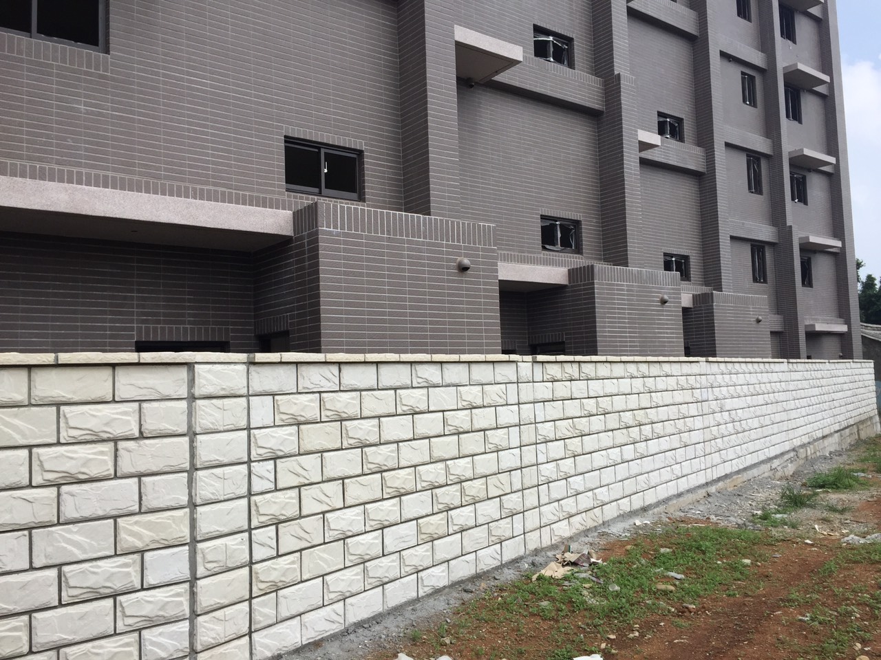 gạch ốp tường rào đẹp