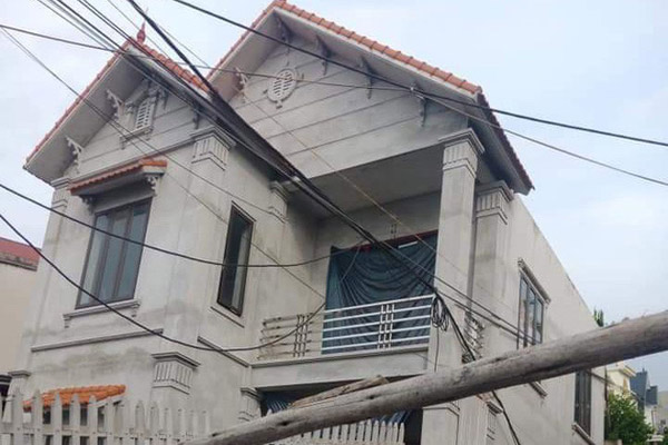 Nha bi nghieng lam mat tham my
