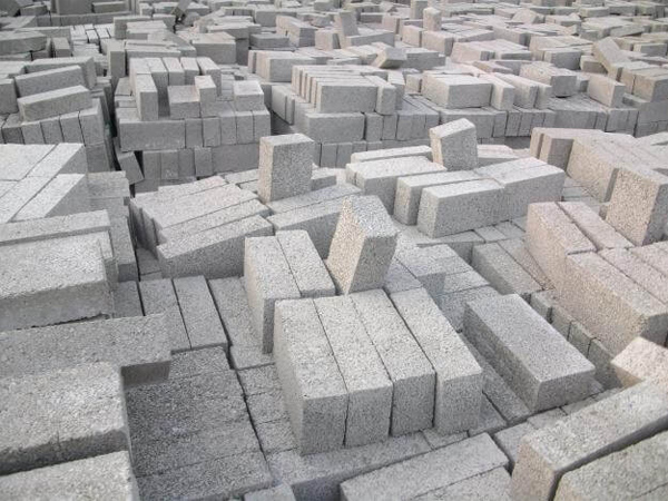 Gach be tong khi chung ap co tot khong