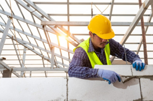 Thi cong gach be tong khi chung ap