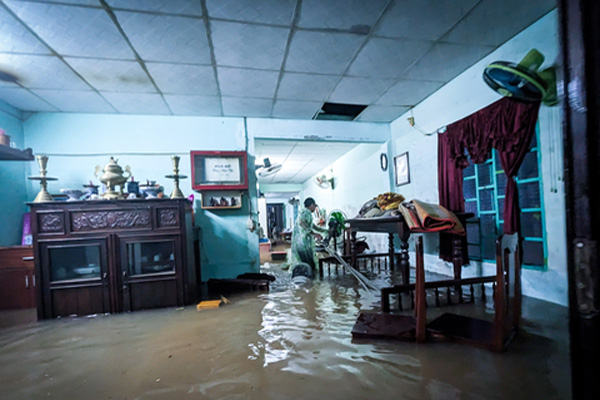 Nuoc lu lam hong do go